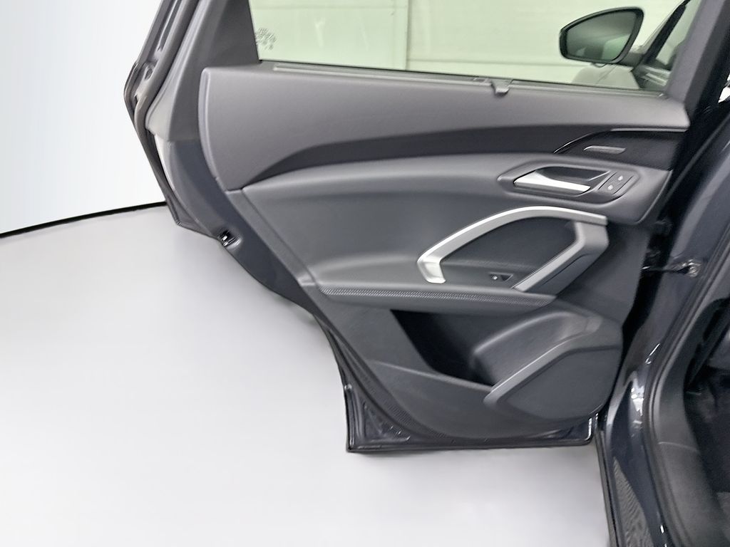 Thumbnail: 2025 Audi Q5 - 26