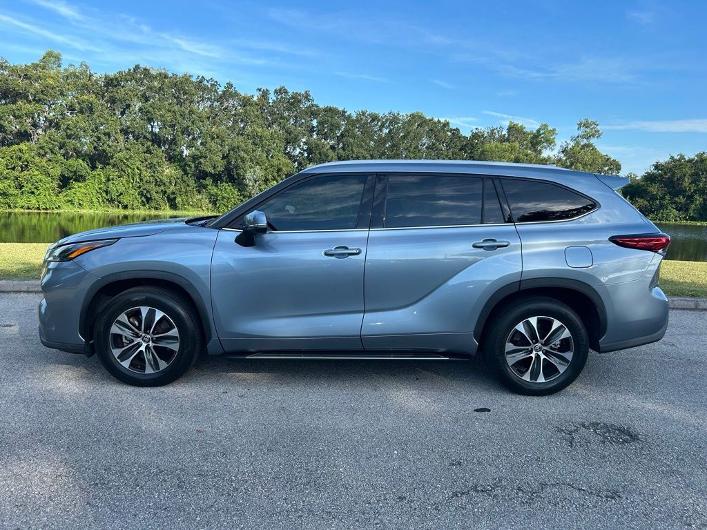 Thumbnail: 2022 Toyota Highlander - 2