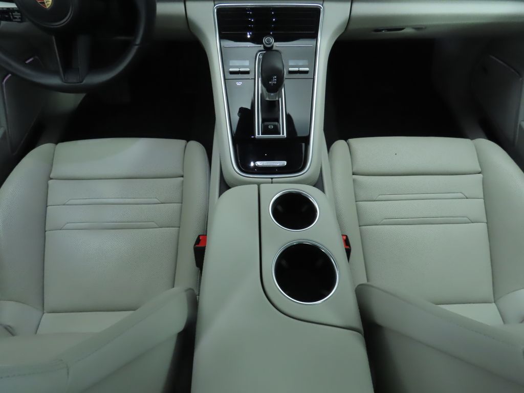 Thumbnail: 2022 Porsche Panamera - 17