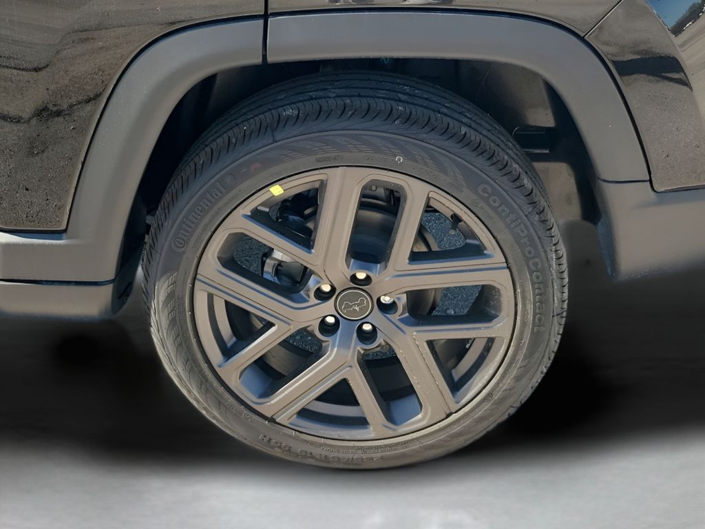 New 2026 Black Jeep Latitude image 18