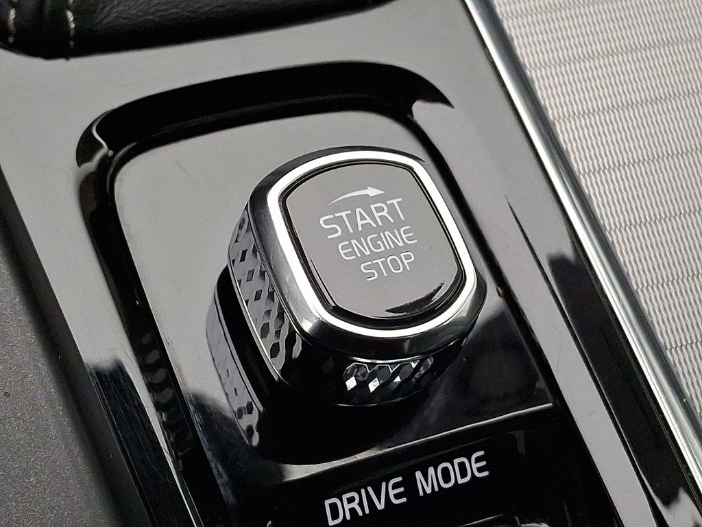 Thumbnail: 2018 Volvo XC60 - 25