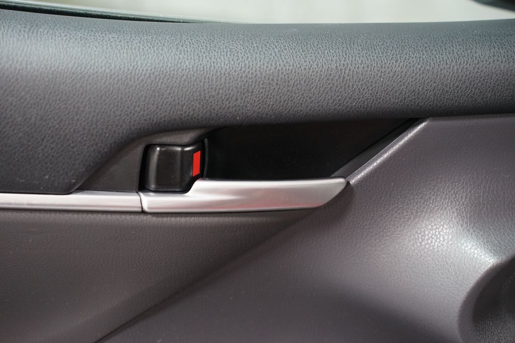 Thumbnail: 2023 Toyota Camry - 32