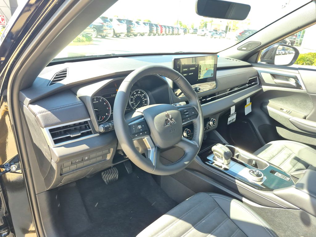 2026 Mitsubishi Outlander LE - 8