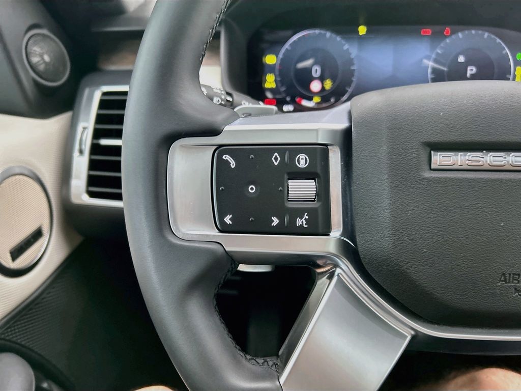 Thumbnail: 2024 Land Rover Discovery - 11