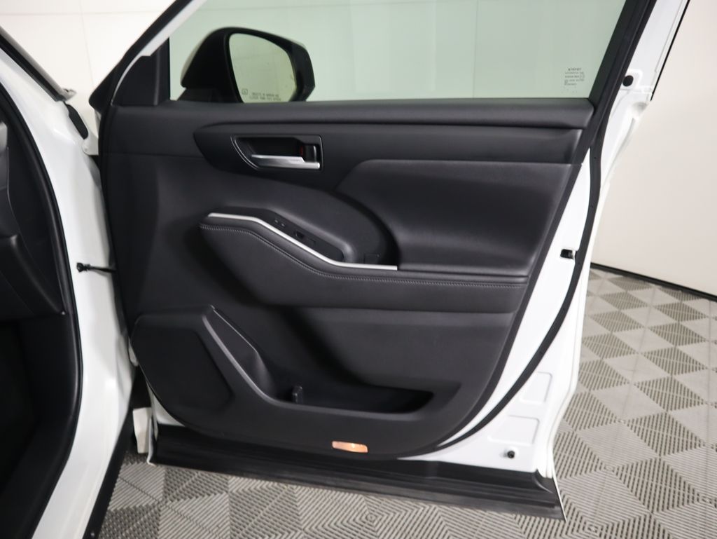 2020 Toyota Highlander XLE 25