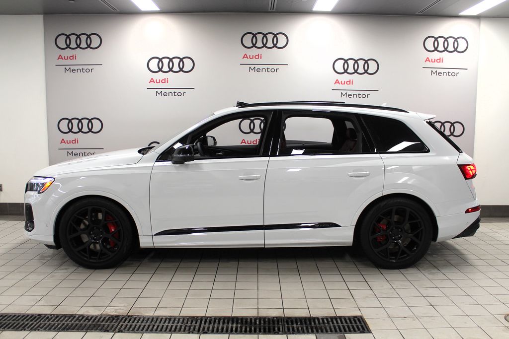 Thumbnail: 2026 Audi SQ7 - 3