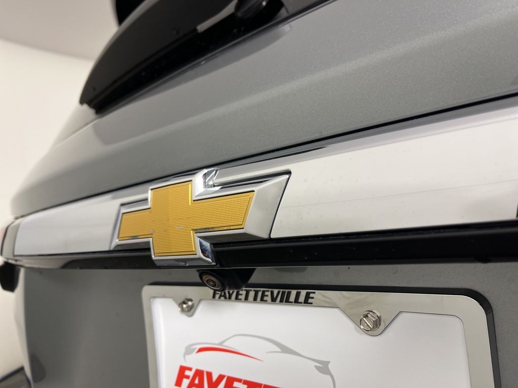 Thumbnail: 2023 Chevrolet Traverse - 14