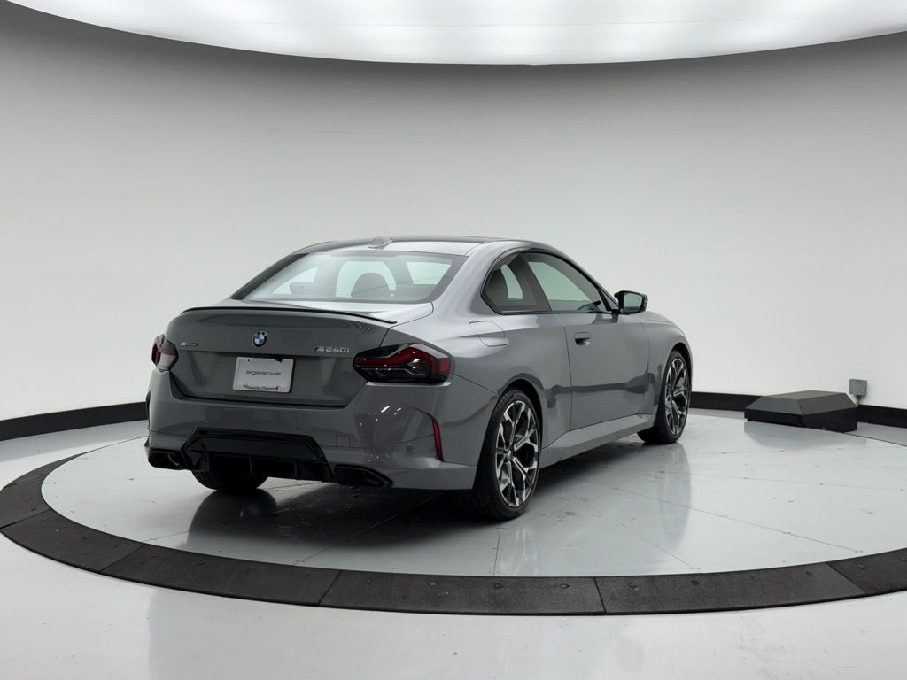 Thumbnail: 2025 BMW 2 Series - 10