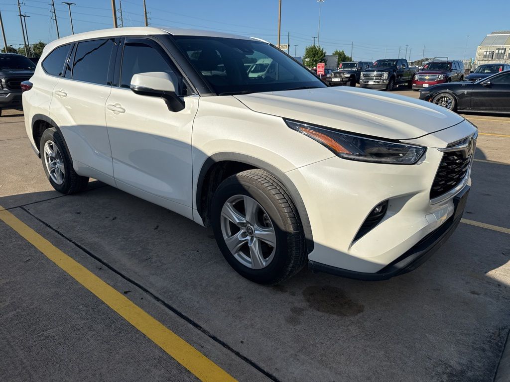 2021 Toyota Highlander LE White at Autostrade
