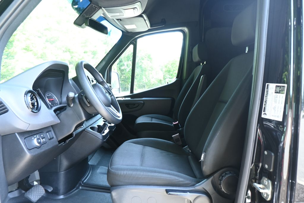 Thumbnail: 2024 Mercedes-Benz Sprinter - 3