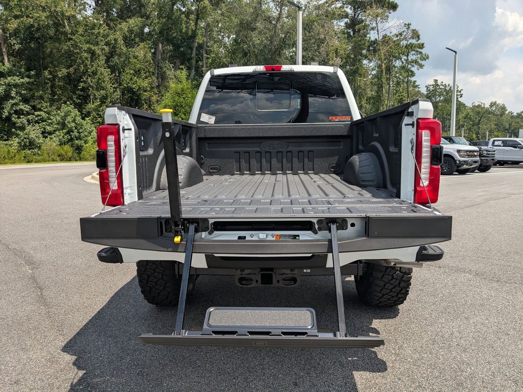 2025 Ford F-250 Black Widow