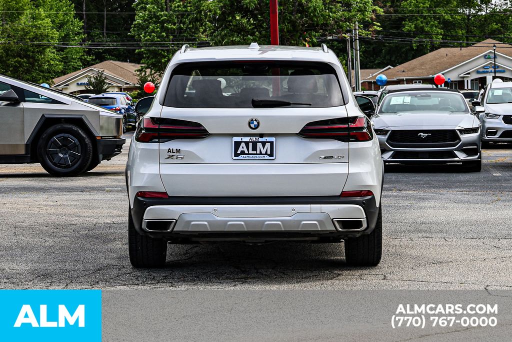 Used 2024 White BMW sDrive40i/MT Certified image 12