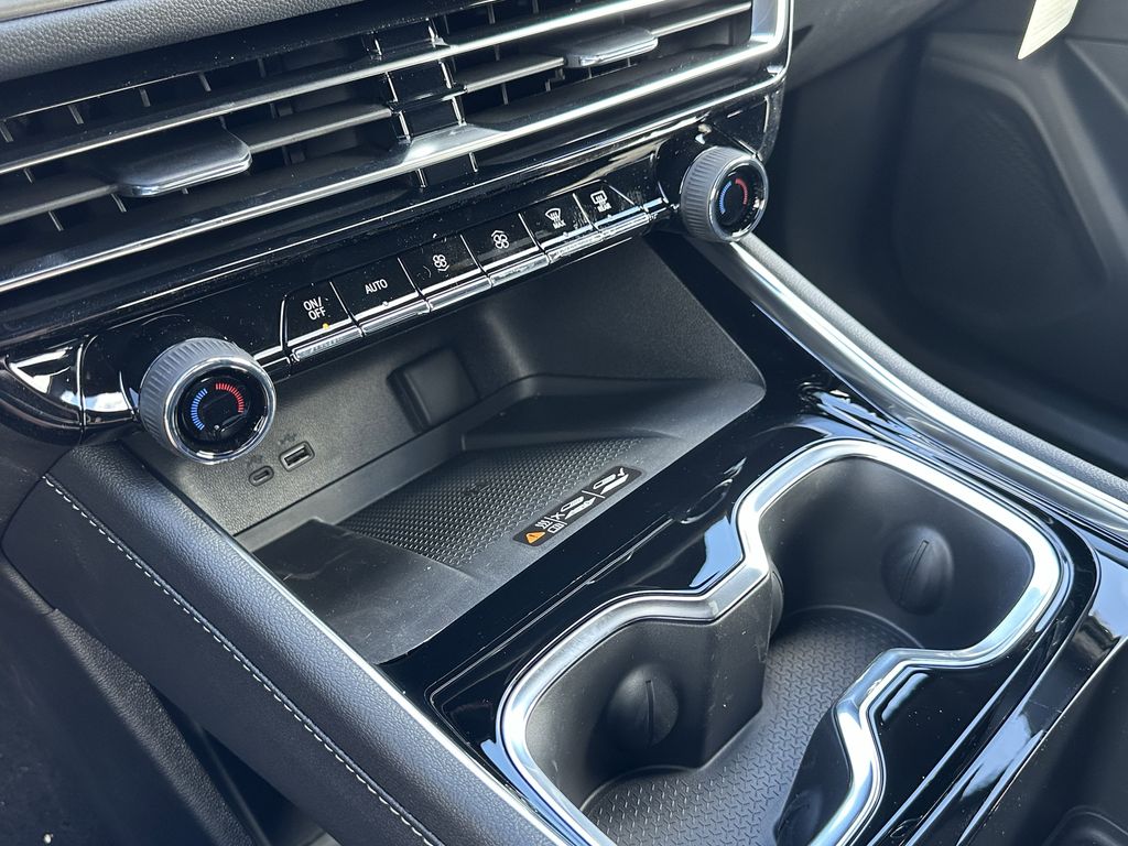 new 2026 Chevrolet Traverse car, priced at $38,595