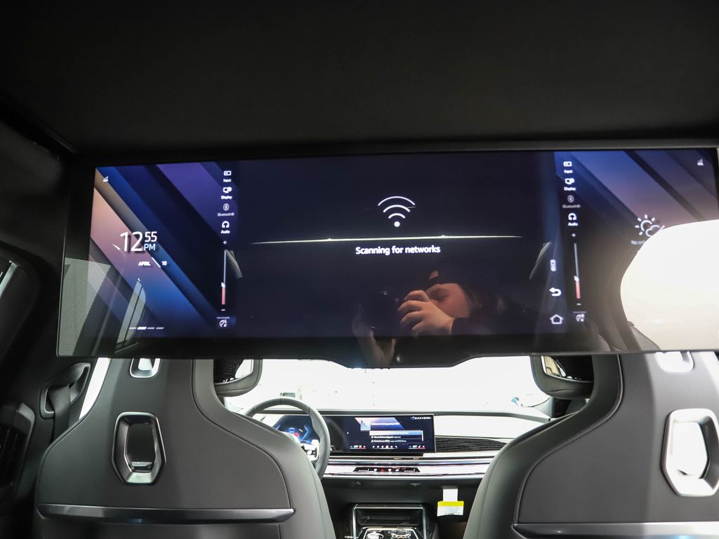2025 BMW 7 Series 750e xDrive 28