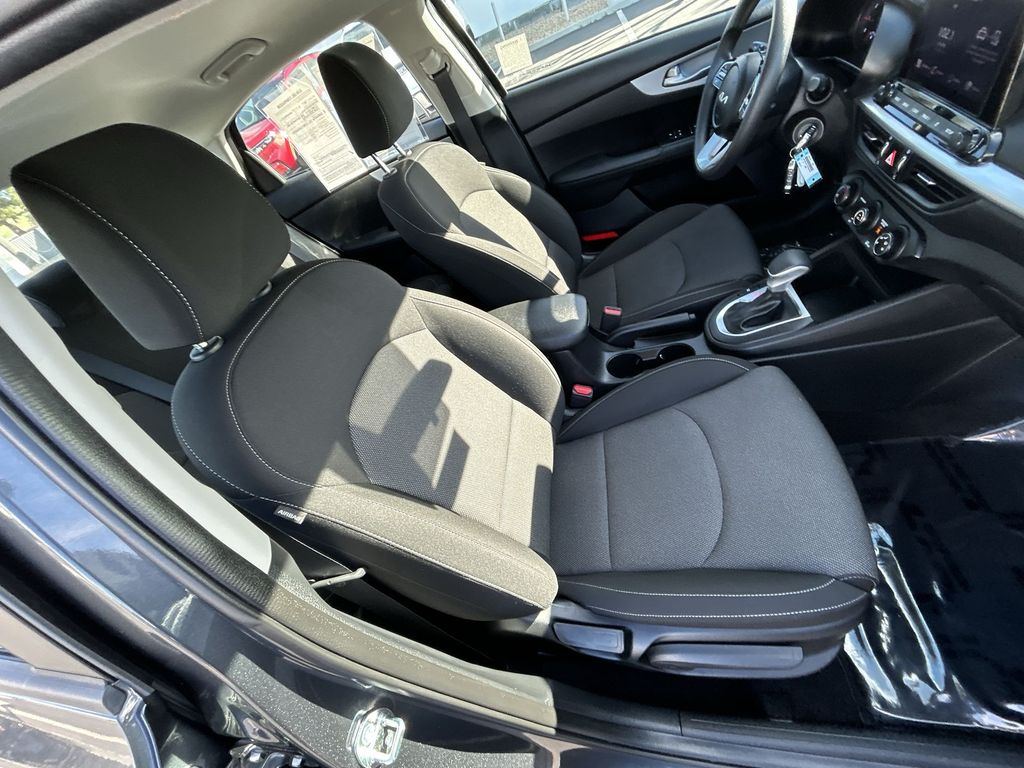 Thumbnail: 2023 Kia Forte - 24