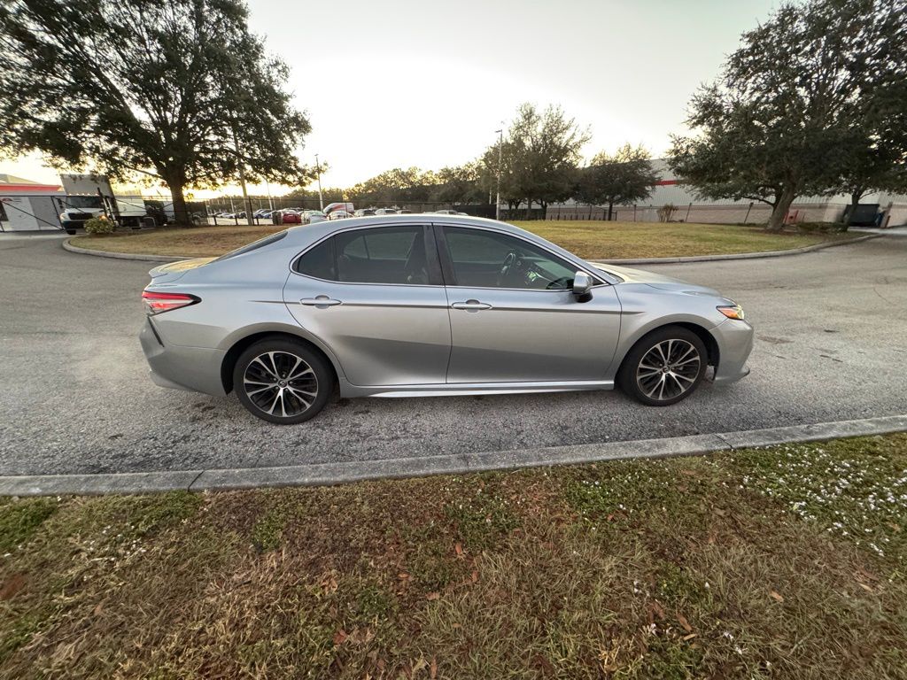 2019 Toyota Camry XLE 6