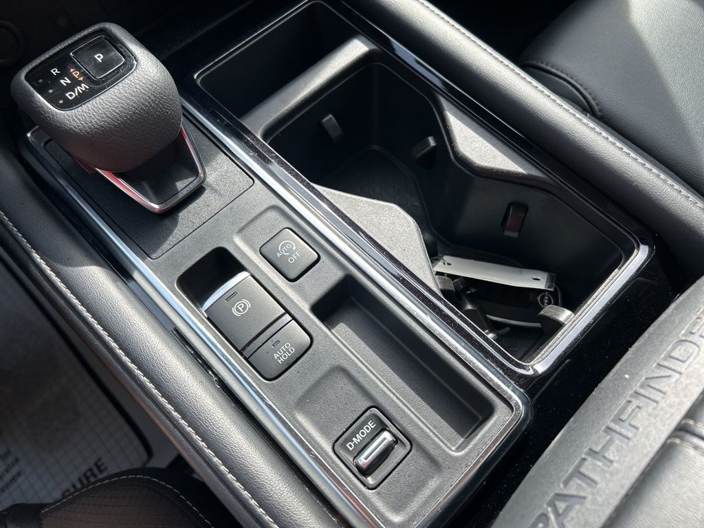 2023 Gun Metallic Nissan Pathfinder SL FWD SUV
