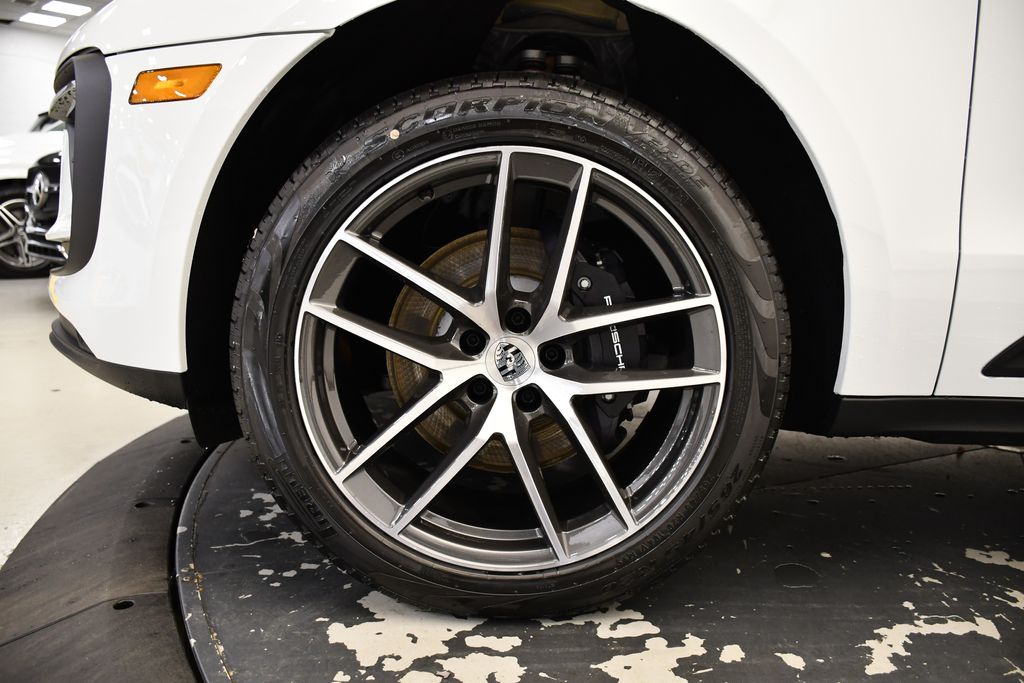 Thumbnail: 2025 Porsche Macan - 12