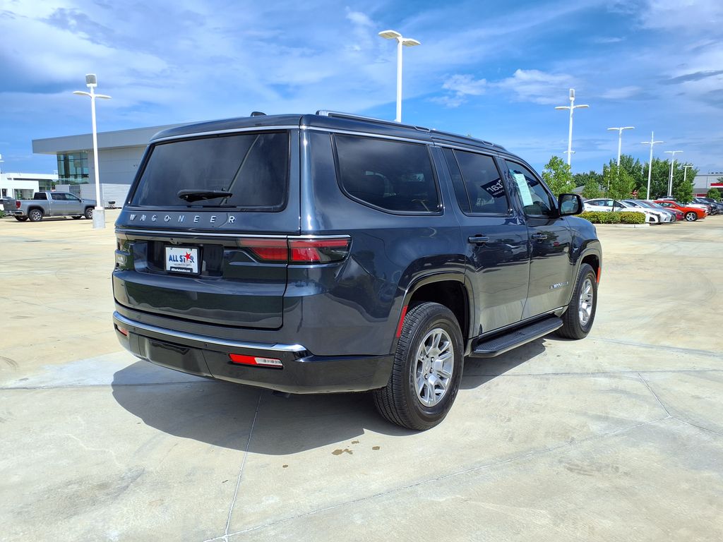 Used 2024 Gray Jeep Base image 7