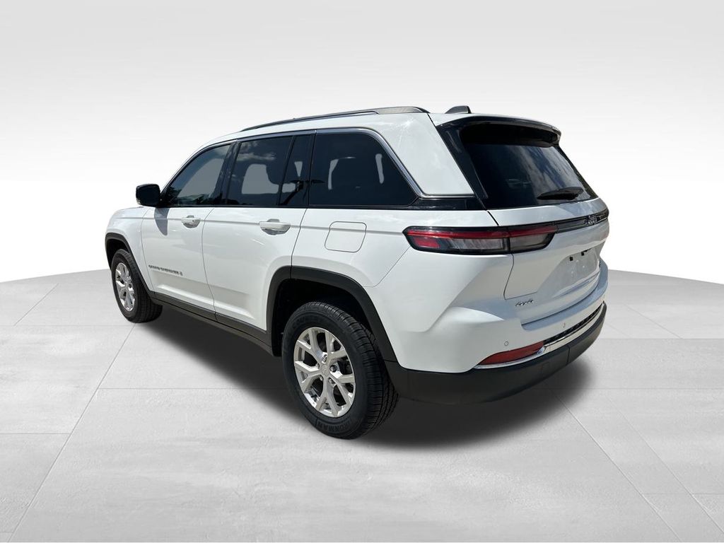 2023 Bright White Clearcoat Jeep Grand Cherokee Limited 4X4 SUV