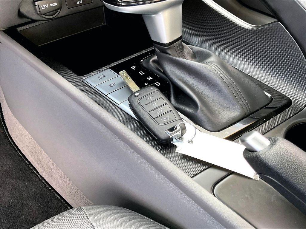 2025 Hyundai Elantra — photo 29
