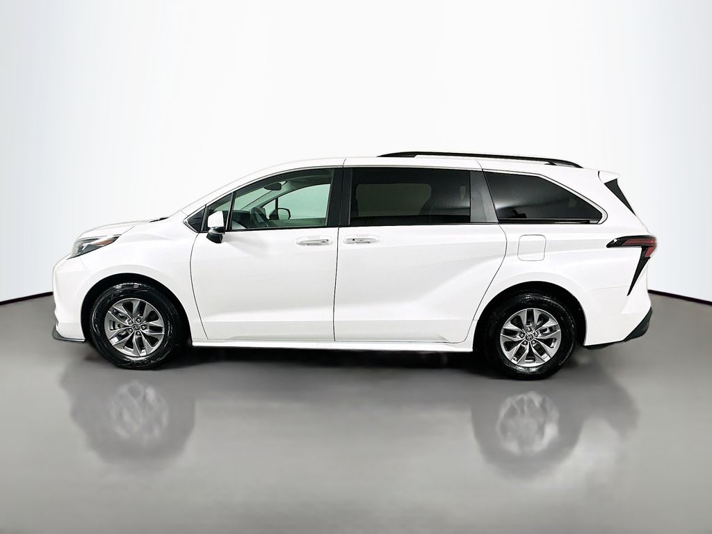 Thumbnail: 2024 Toyota Sienna - 8