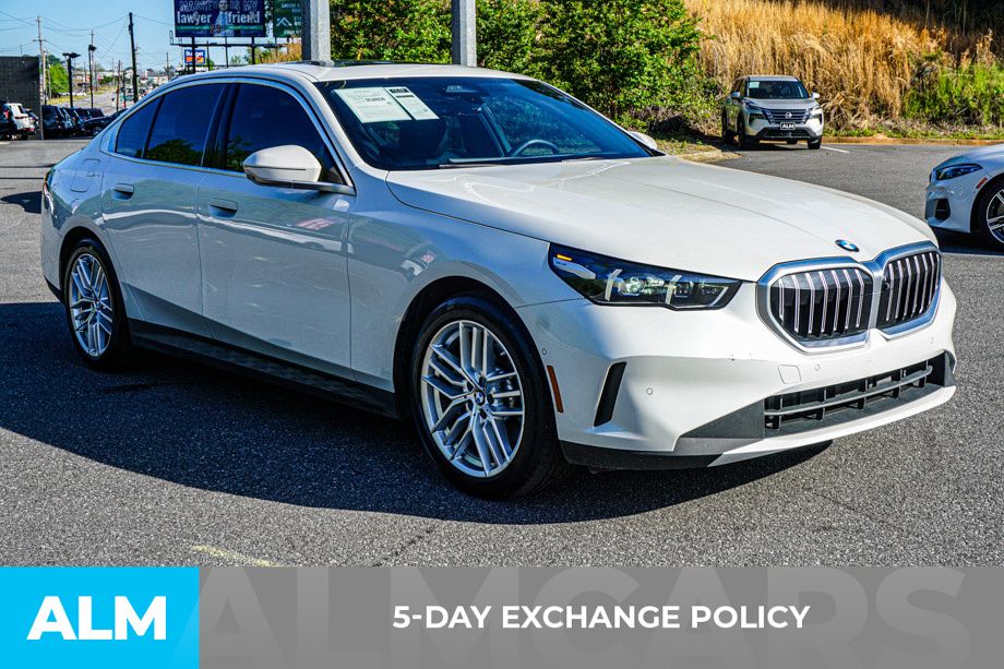 Used 2025 White BMW 530i image 4