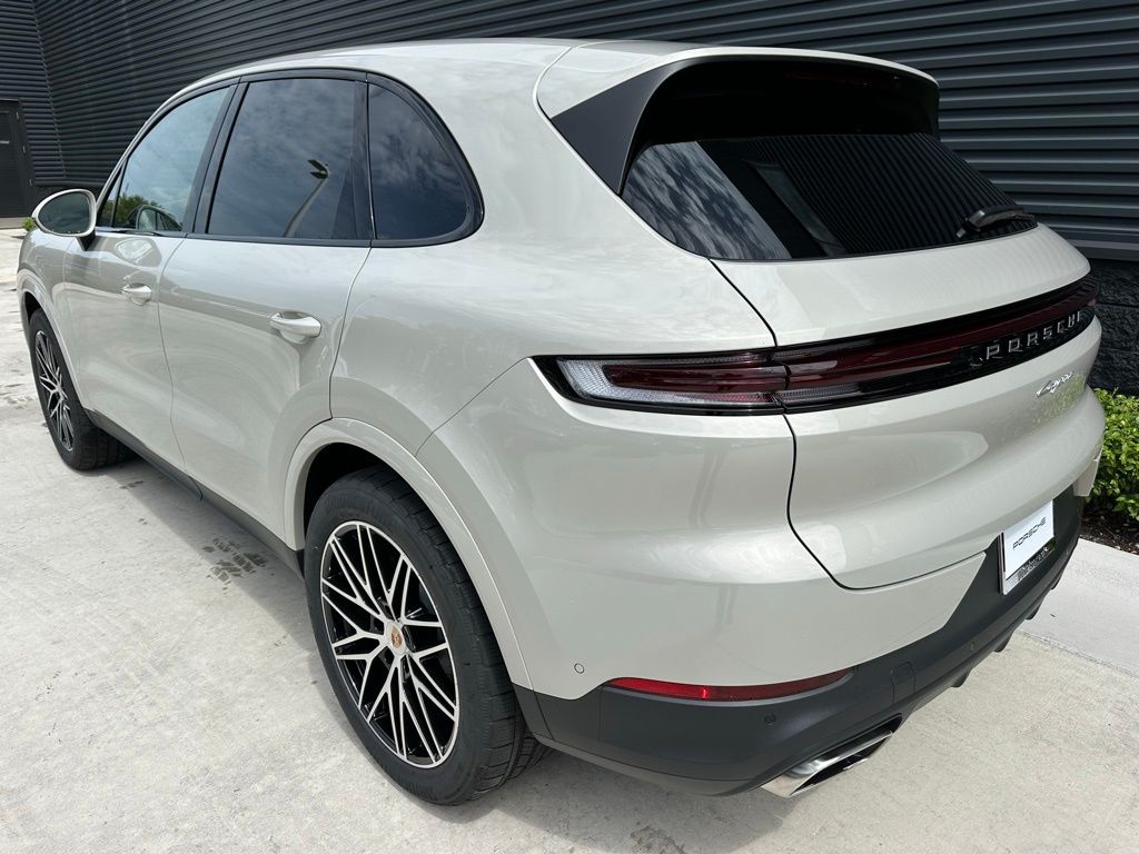 Thumbnail: 2025 Porsche Cayenne - 3