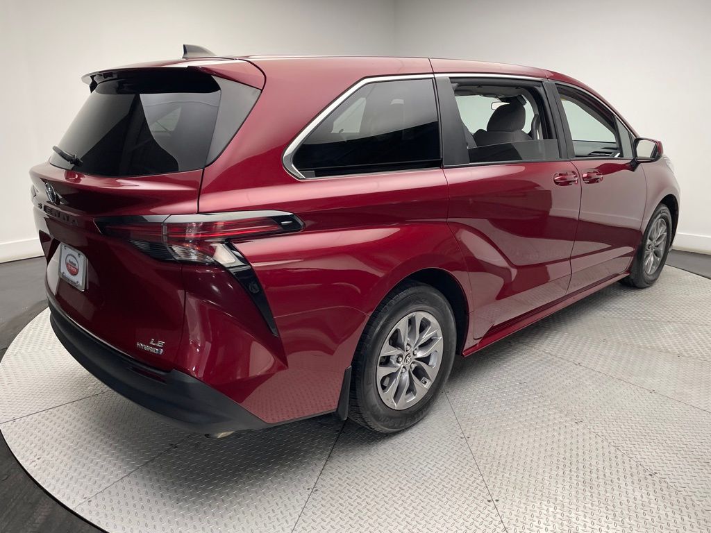 2021 Toyota Sienna LE 5