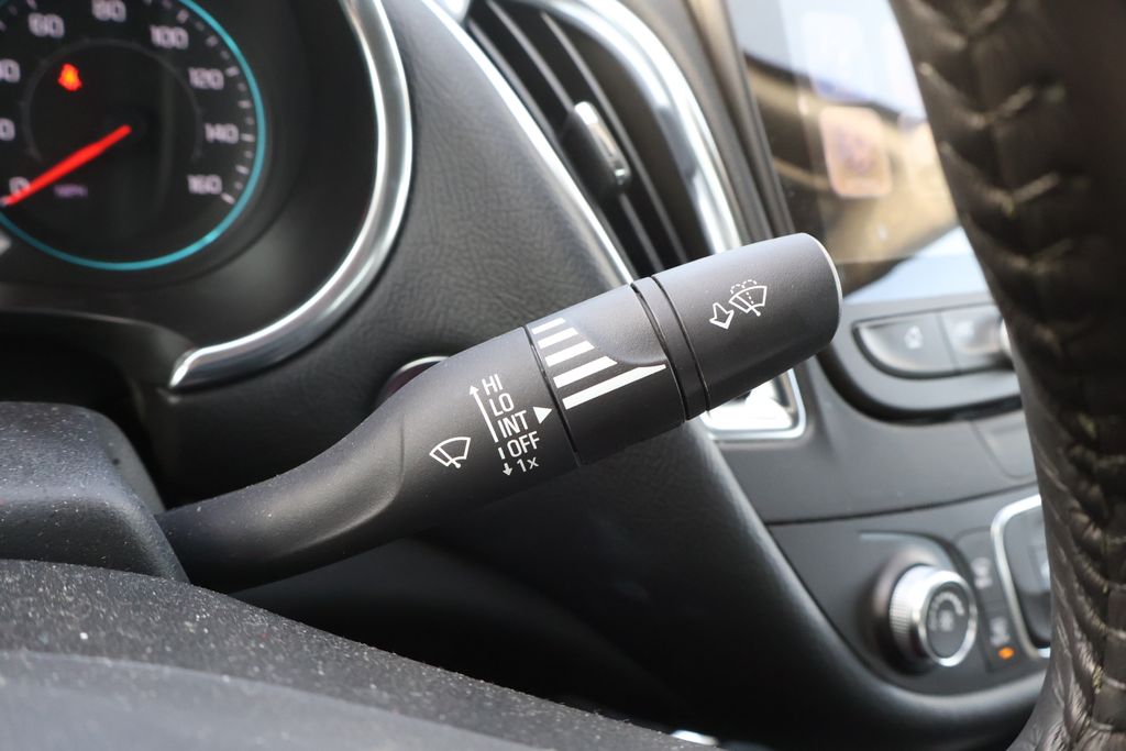 Thumbnail: 2017 Chevrolet Malibu - 21