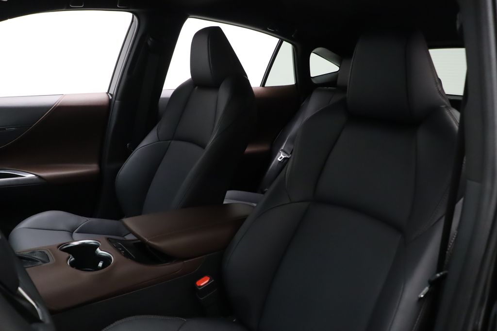 2024 Toyota Venza XLE 13