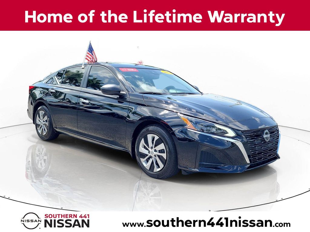 Super Black 2025 Nissan Altima Sedan Front-Wheel Drive Continuously Variable Transmission