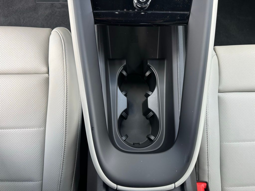 Thumbnail: 2026 Porsche Macan - 28