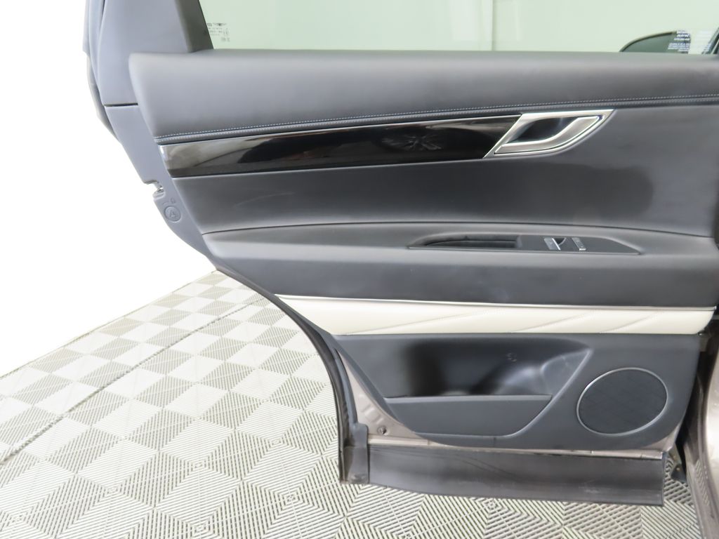 Thumbnail: 2021 Genesis GV80 - 26