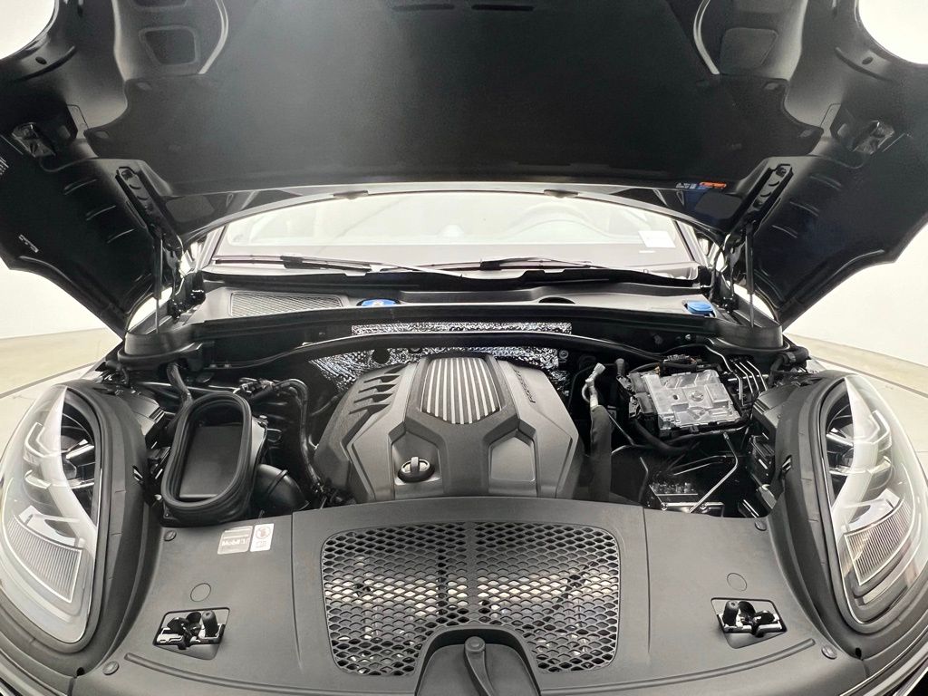 Thumbnail: 2026 Porsche Macan - 4