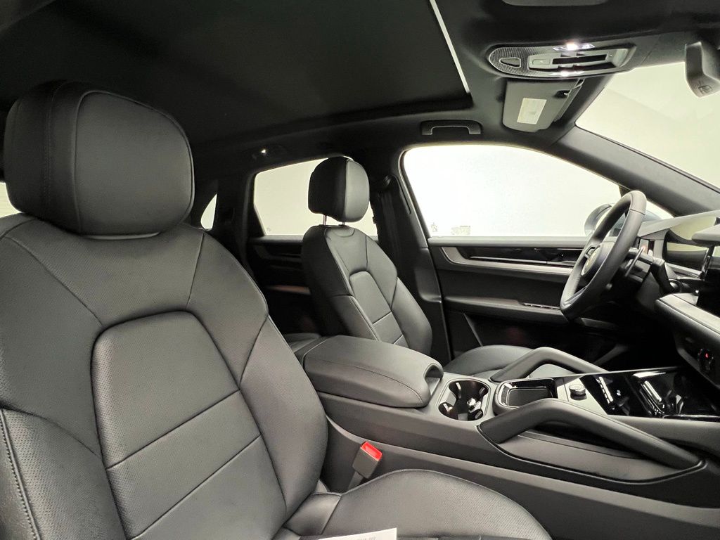 Thumbnail: 2026 Porsche Cayenne - 18