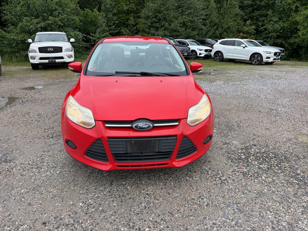 Race Red 2014 Ford Focus SE Sedan Front-Wheel Drive 6-Speed Automatic