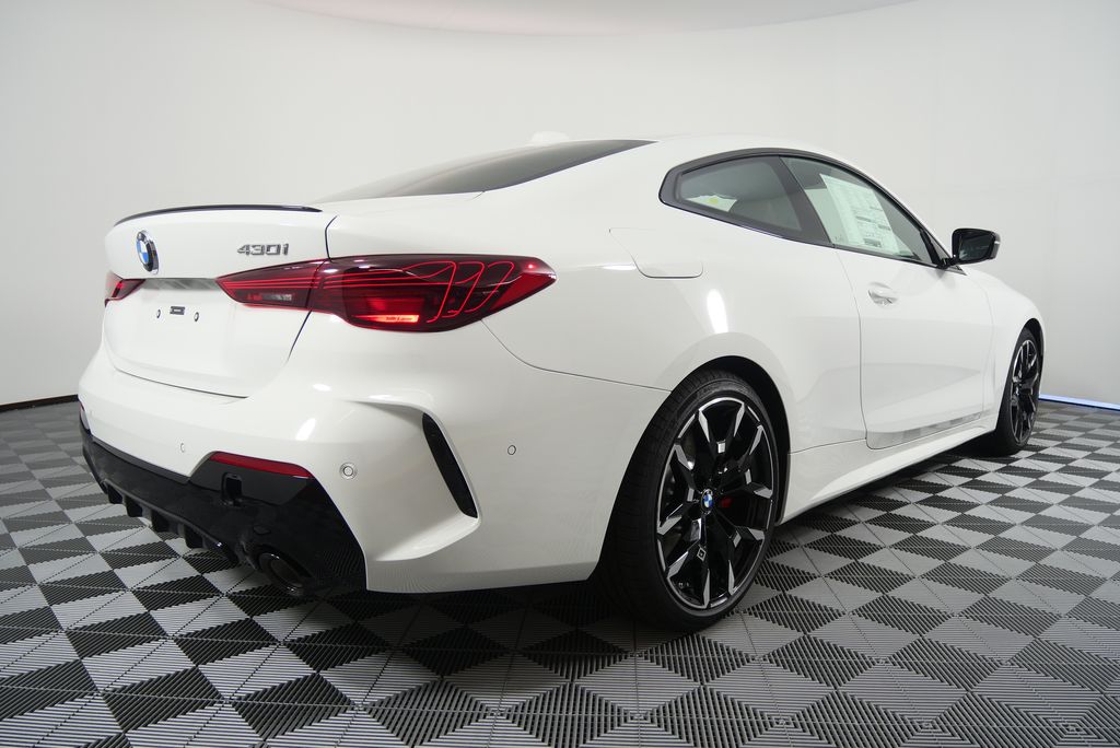 Thumbnail: 2026 BMW 4 Series - 3