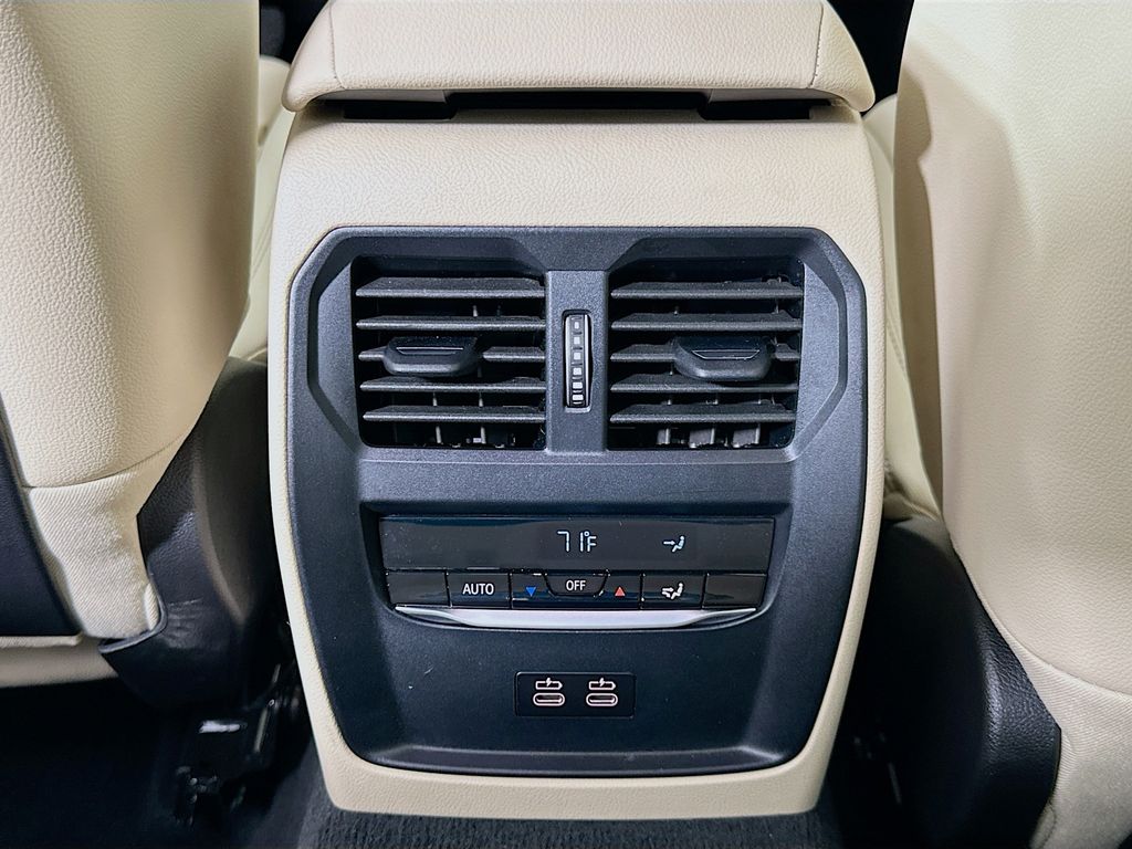 Thumbnail: 2025 BMW 3 Series - 26