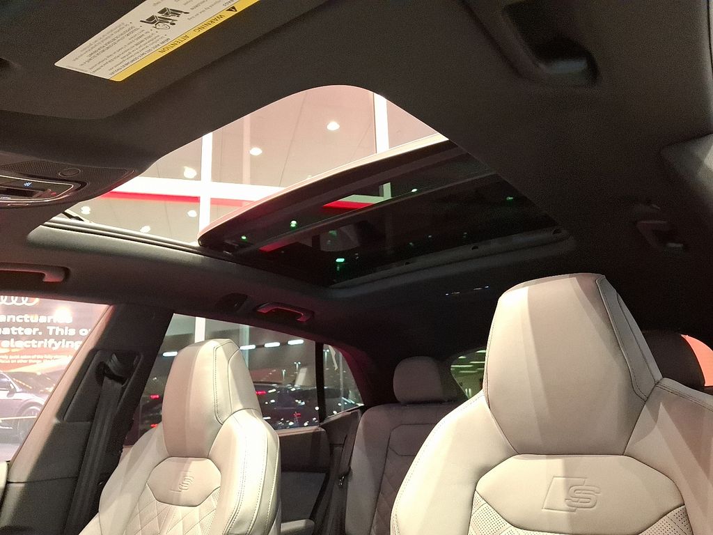 Thumbnail: 2026 Audi SQ8 - 10