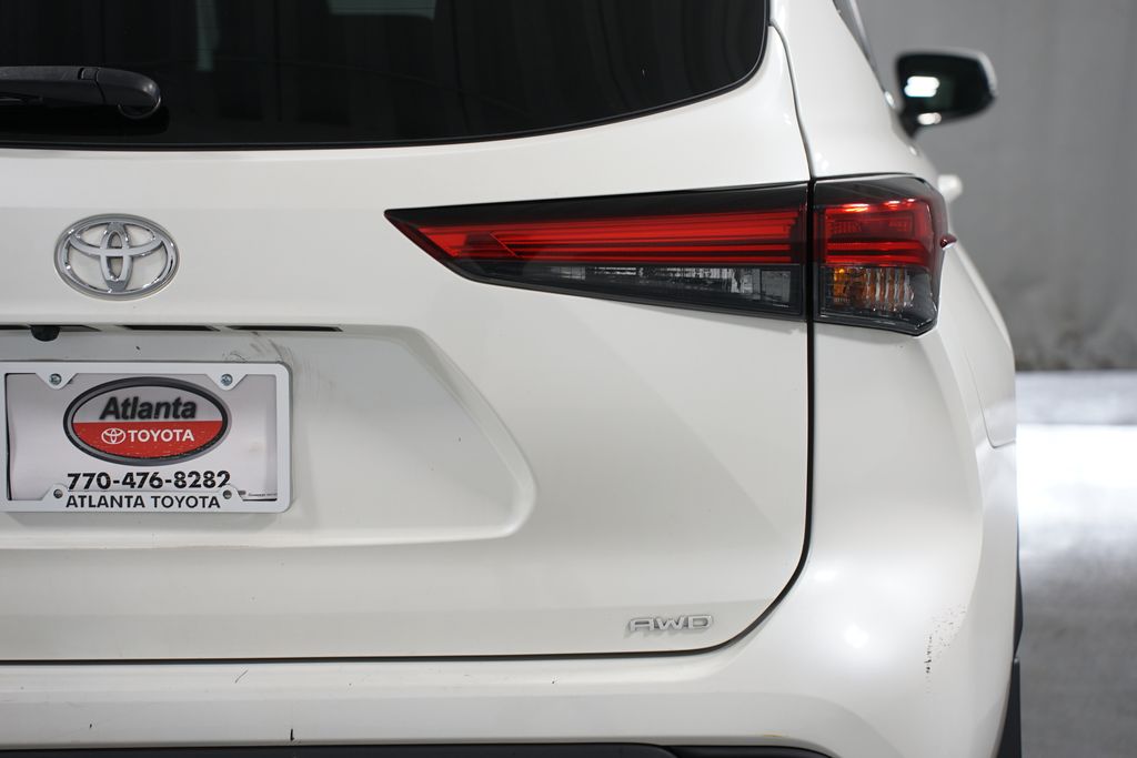 Thumbnail: 2021 Toyota Highlander - 10