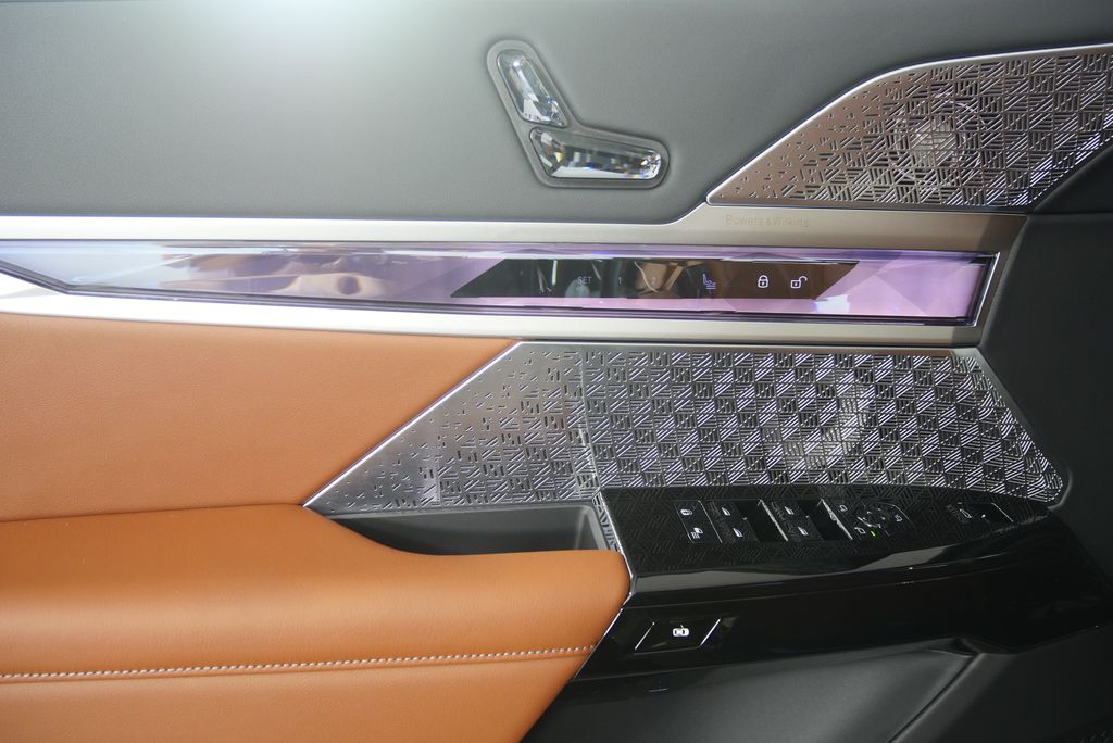 Thumbnail: 2026 BMW i7 - 8