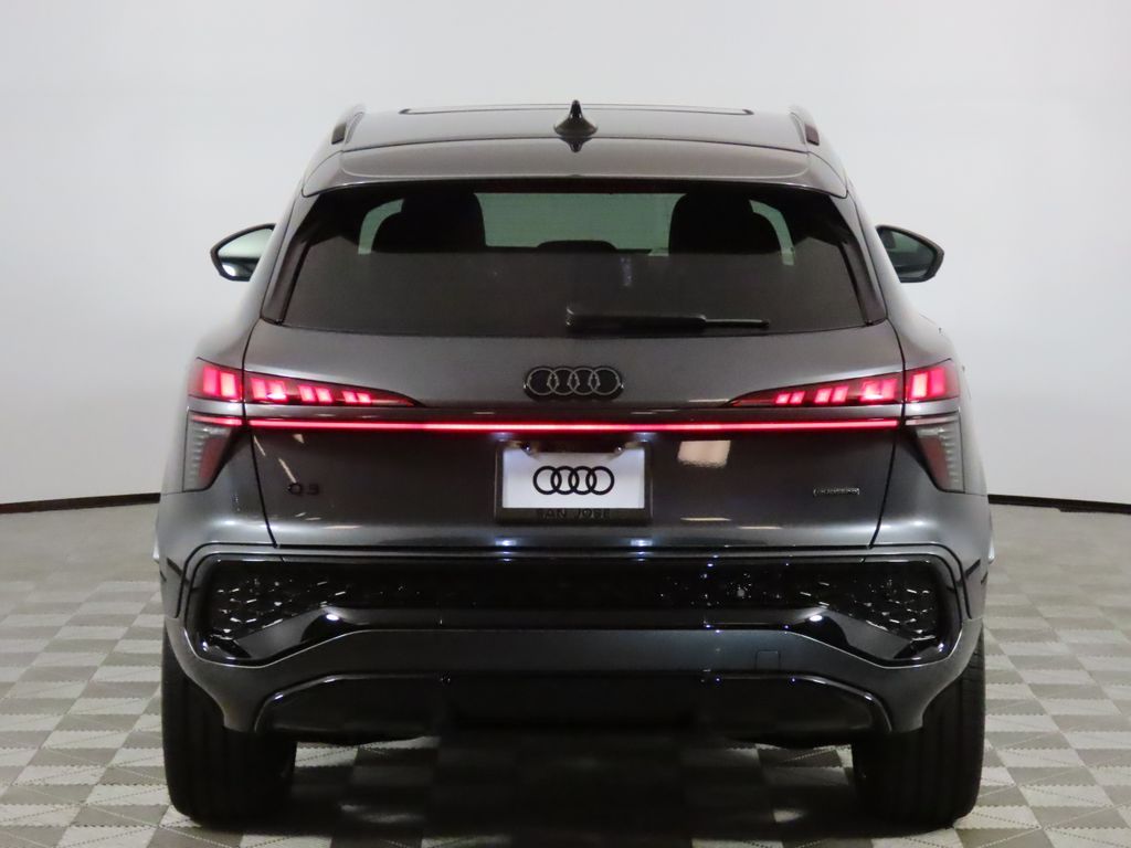 Thumbnail: 2026 Audi Q3 - 4