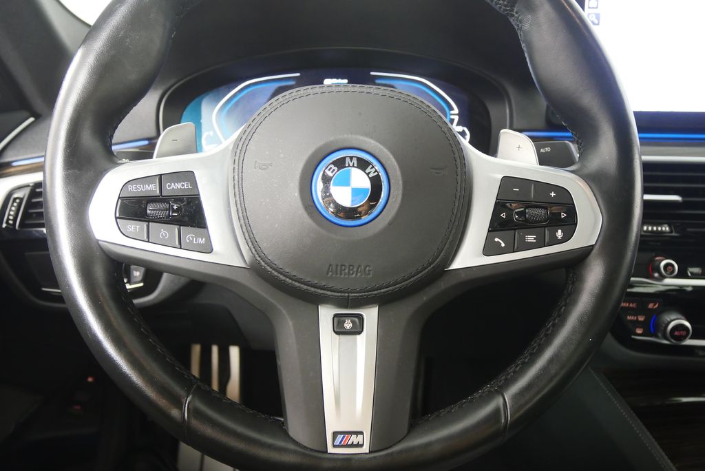 Thumbnail: 2023 BMW 5 Series - 21