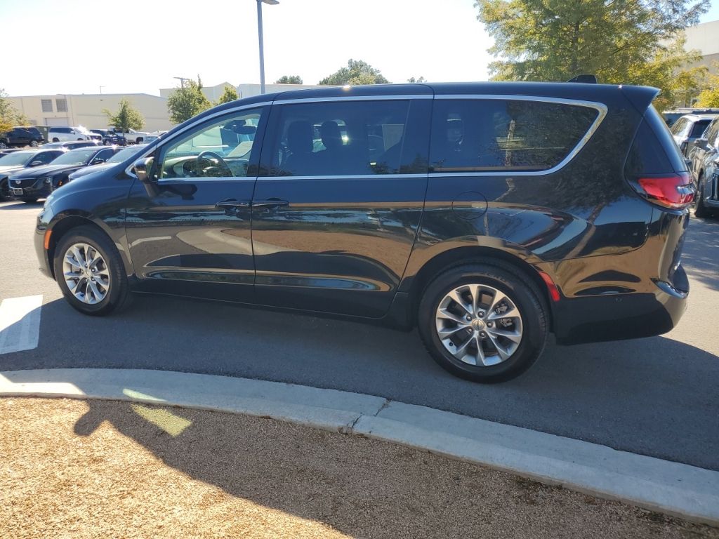 Used Car 2023 Chrysler Pacifica  Touring L For Sale Under $40,000 In Austin, Texas