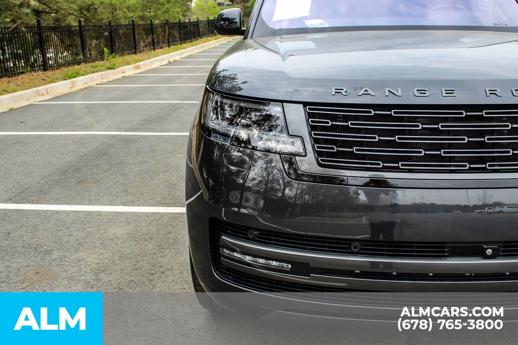 Used 2023 Gray Land Rover SE image 12