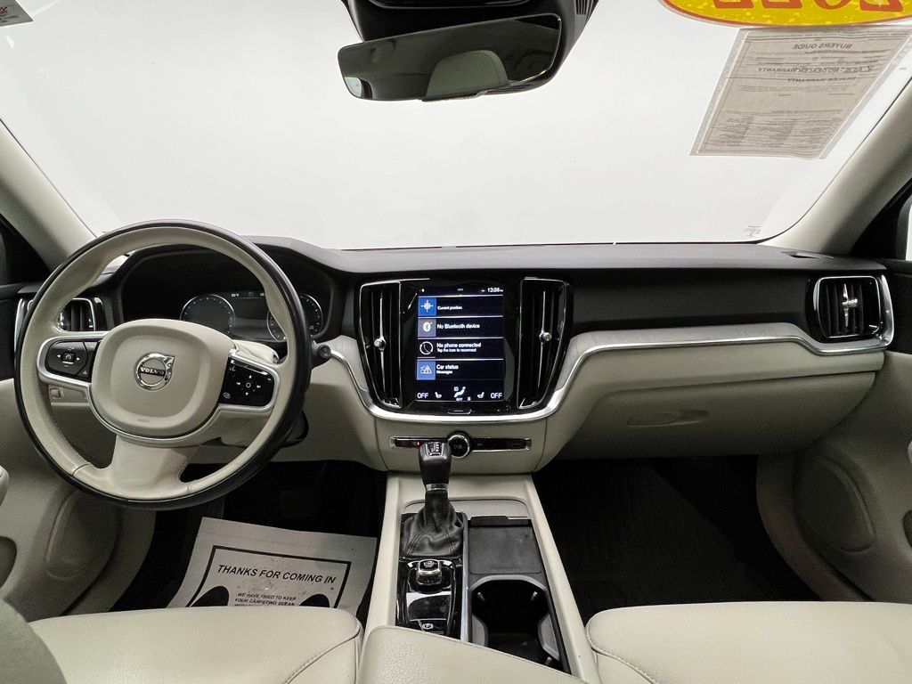 Thumbnail: 2022 Volvo S60 - 10