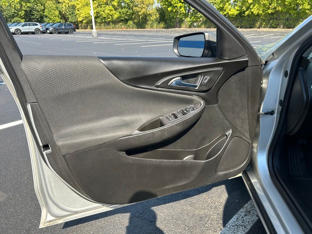 Thumbnail: 2016 Chevrolet Malibu - 18