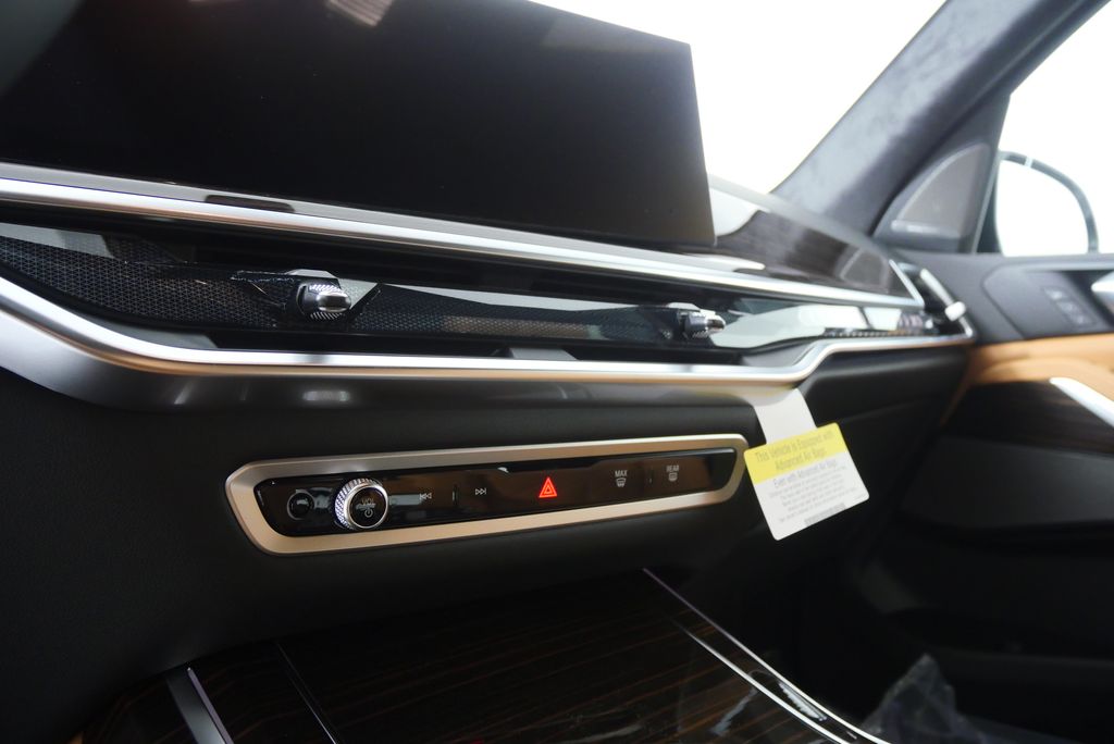 Thumbnail: 2026 BMW X7 - 23