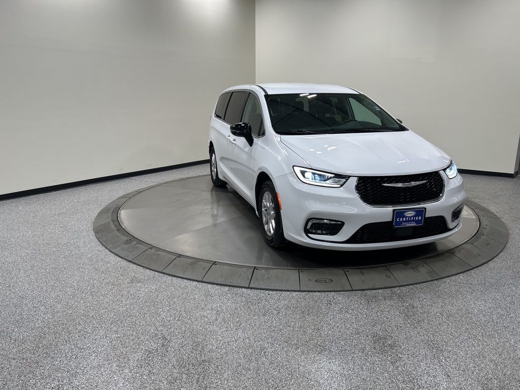 used 2024 Chrysler Pacifica car, priced at $29,979